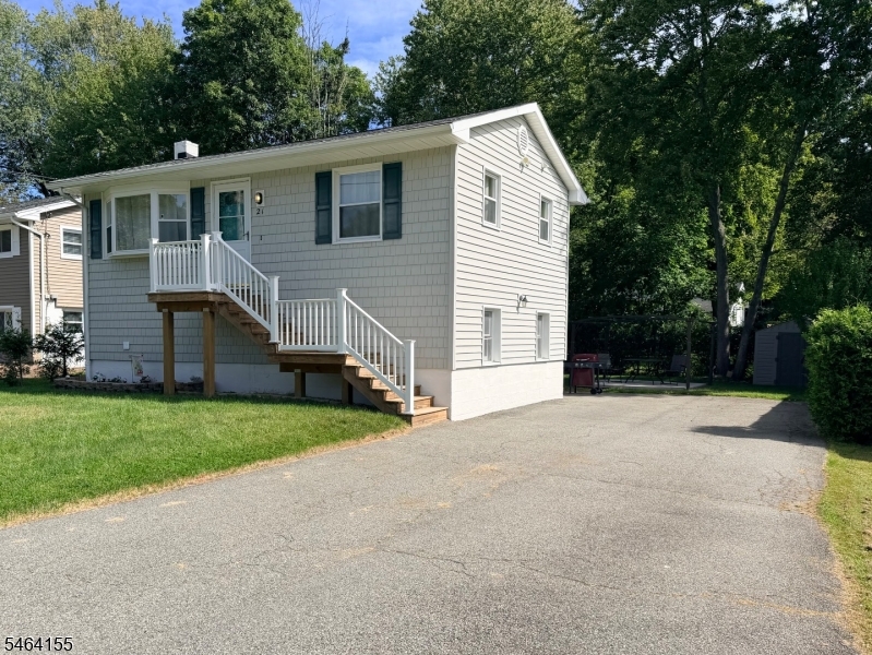 21 Tobyhanna Trail Hopatcong NJ 07843