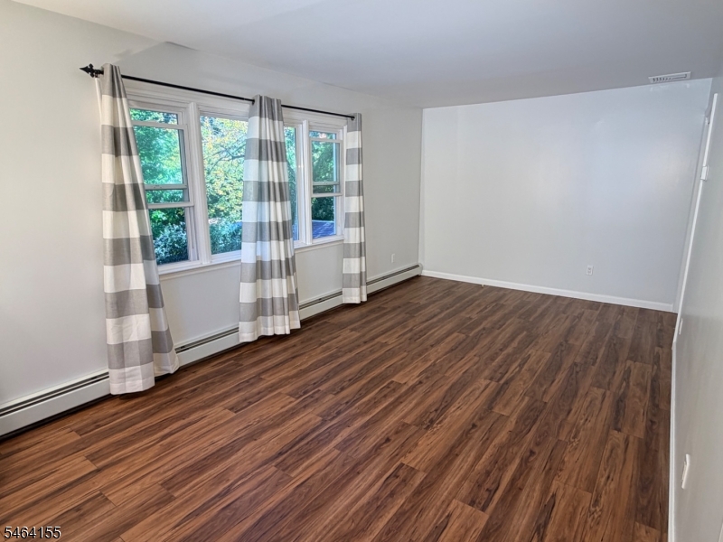 21 Tobyhanna Trail Hopatcong NJ 07843