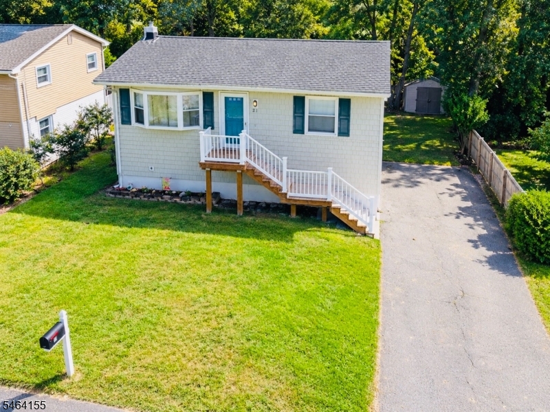 21 Tobyhanna Trail Hopatcong NJ 07843