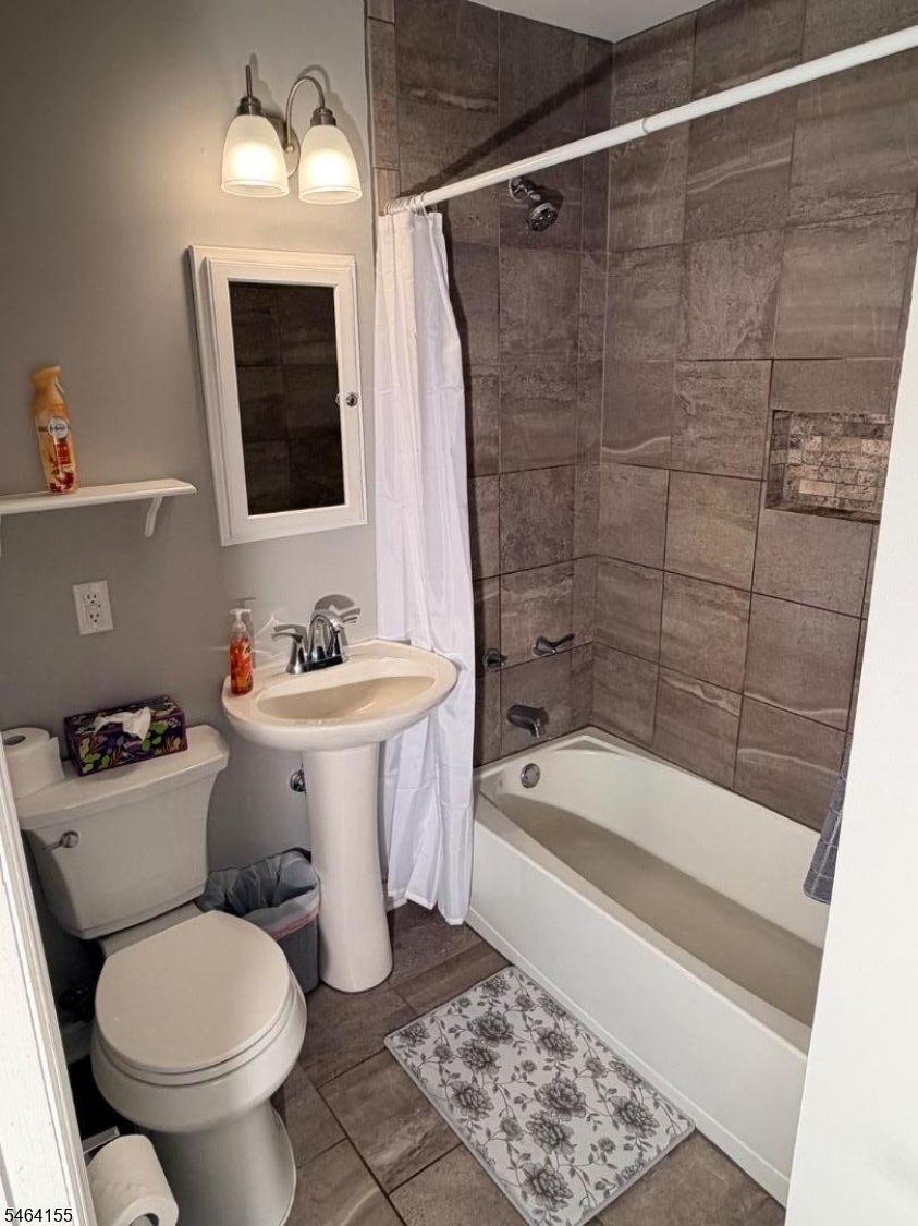 21 Tobyhanna Trail Hopatcong NJ 07843