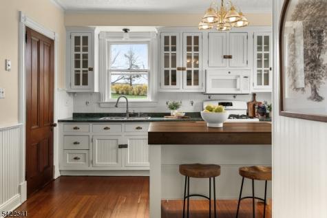 25 Old Turnpike Road Tewksbury NJ 08858