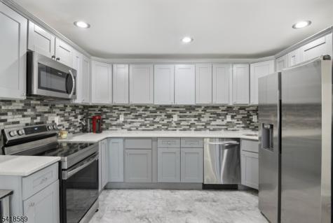 208 Annisquam Road Vernon NJ 07422