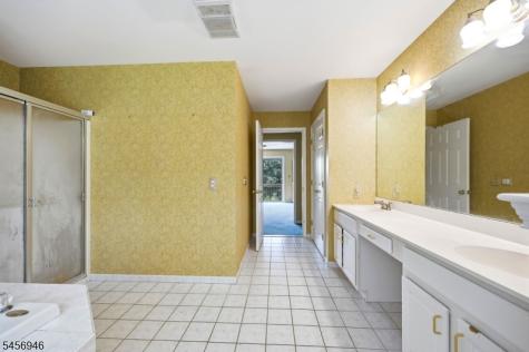 5 Homestead Road Frelinghuysen NJ 07821