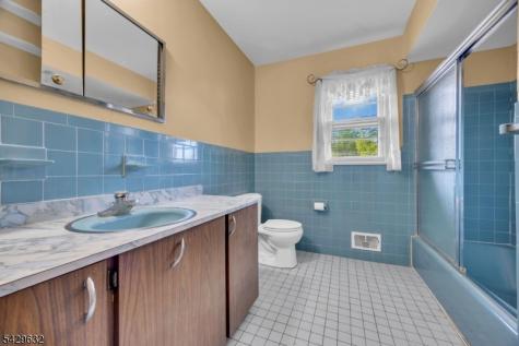 712 Moses Drive Rahway NJ 07065