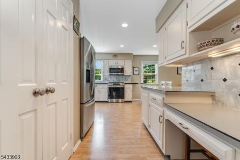 14 Lexington Road Clinton NJ 08801