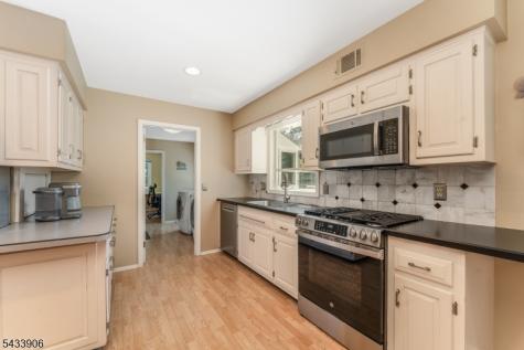 14 Lexington Road Clinton NJ 08801