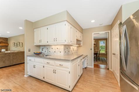 14 Lexington Road Clinton NJ 08801