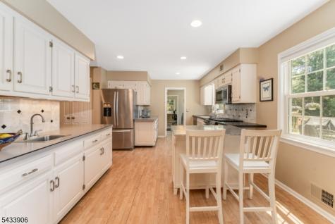 14 Lexington Road Clinton NJ 08801
