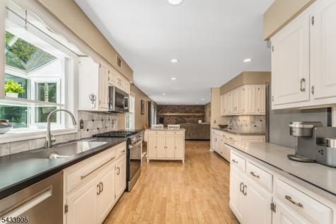 14 Lexington Road Clinton NJ 08801