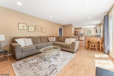 14 Lexington Road Clinton NJ 08801