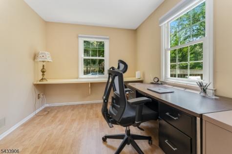 14 Lexington Road Clinton NJ 08801