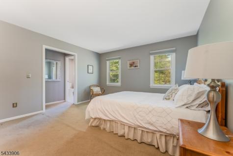 14 Lexington Road Clinton NJ 08801