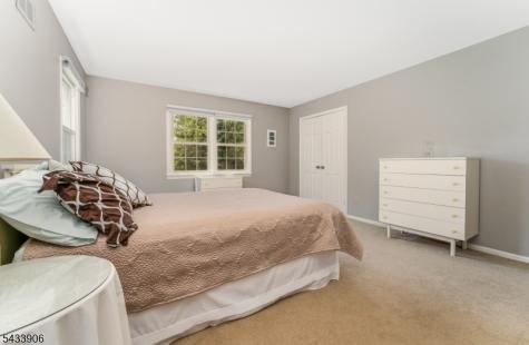 14 Lexington Road Clinton NJ 08801