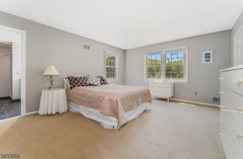14 Lexington Road Clinton NJ 08801
