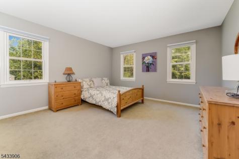 14 Lexington Road Clinton NJ 08801