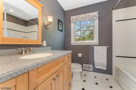 14 Lexington Road Clinton NJ 08801