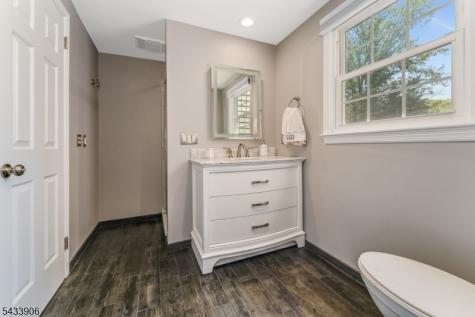 14 Lexington Road Clinton NJ 08801