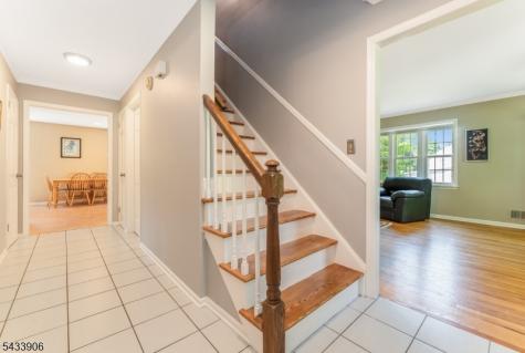 14 Lexington Road Clinton NJ 08801