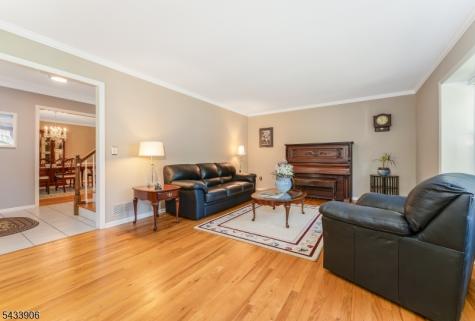 14 Lexington Road Clinton NJ 08801