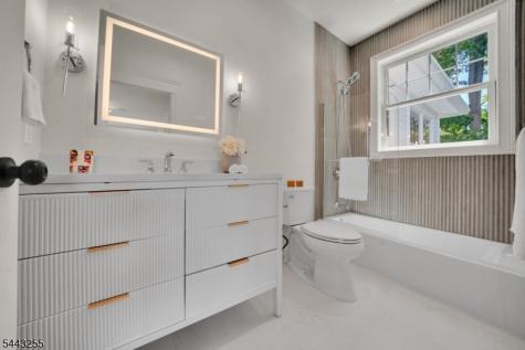 4 Garden Court Hohokus NJ 07423