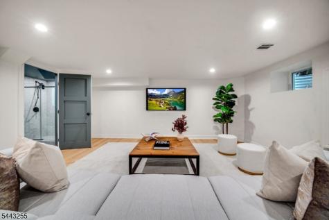 4 Garden Court Hohokus NJ 07423
