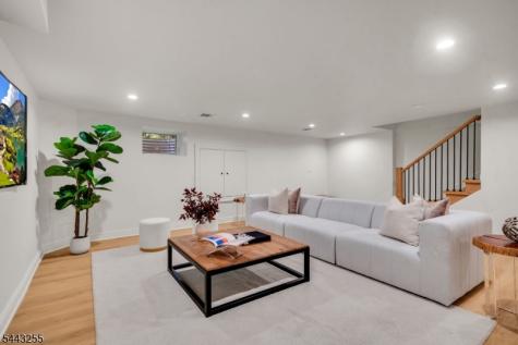 4 Garden Court Hohokus NJ 07423