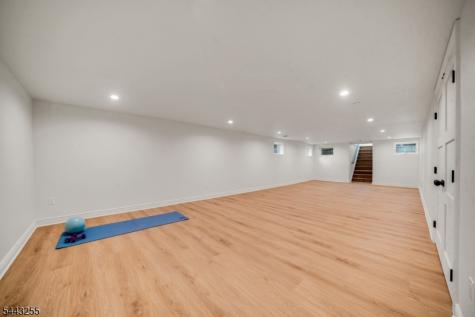 4 Garden Court Hohokus NJ 07423