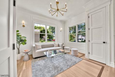 4 Garden Court Hohokus NJ 07423