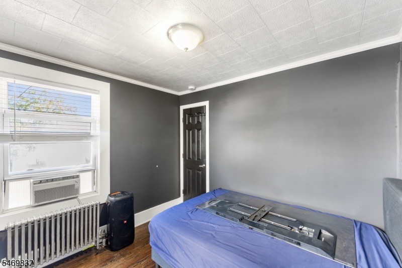 830 Gibbons Court Elizabeth NJ 07202