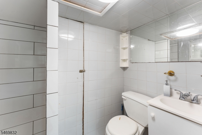 830 Gibbons Court Elizabeth NJ 07202