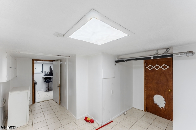 830 Gibbons Court Elizabeth NJ 07202