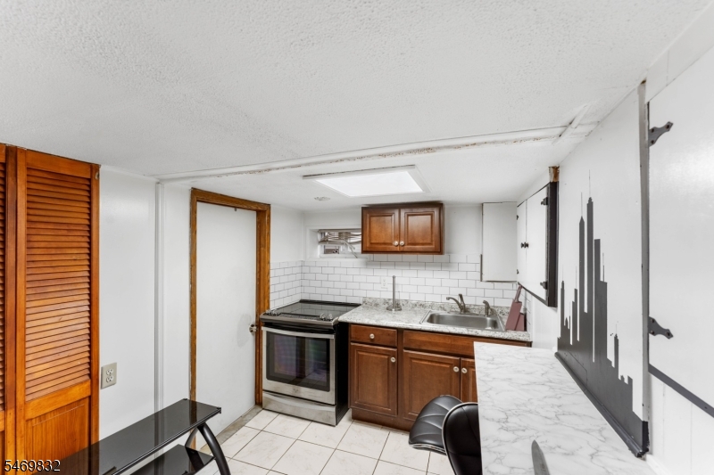 830 Gibbons Court Elizabeth NJ 07202