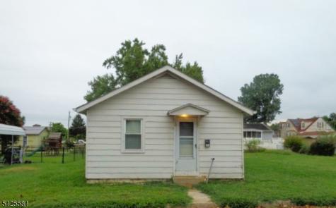 82 Castle Heights Avenue Pennsville NJ 08070