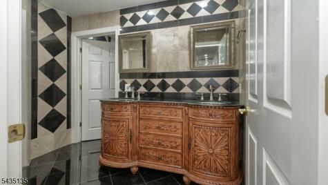 26 Stonehedge Drive Hardyston NJ 07460