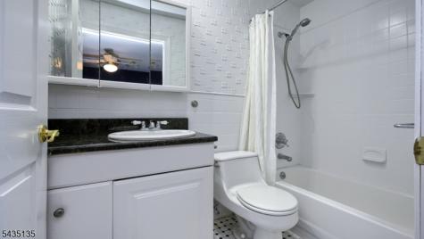26 Stonehedge Drive Hardyston NJ 07460