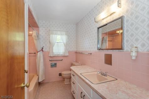 557 Taunton Road Wyckoff NJ 07481