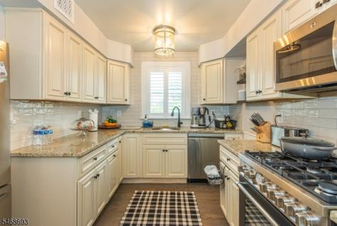37 Wayland Drive Verona NJ 07044