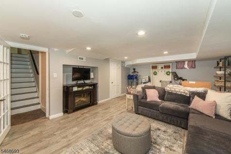 37 Wayland Drive Verona NJ 07044