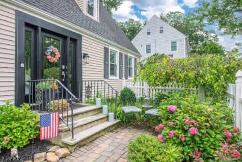 37 Wayland Drive Verona NJ 07044