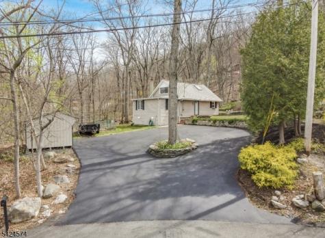 23 Old Woodland Trail Jefferson NJ 07438