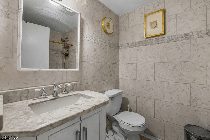 907 Mer-edin Burg Road Hamilton NJ 08690