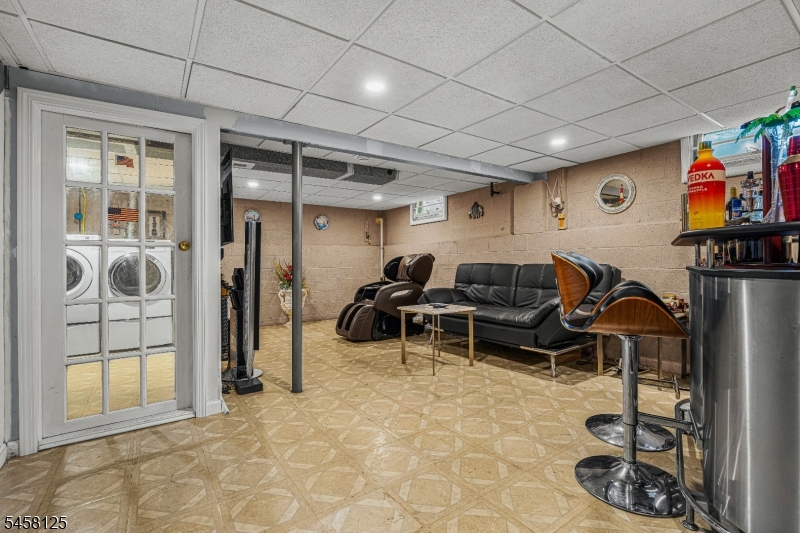 907 Mer-edin Burg Road Hamilton NJ 08690