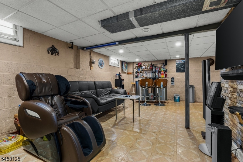 907 Mer-edin Burg Road Hamilton NJ 08690
