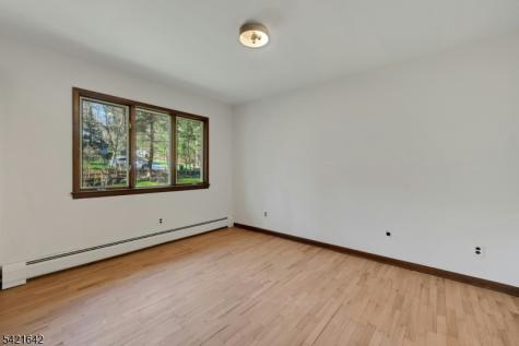 24 Deerhaven Lane Jefferson NJ 07435