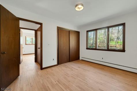 24 Deerhaven Lane Jefferson NJ 07435