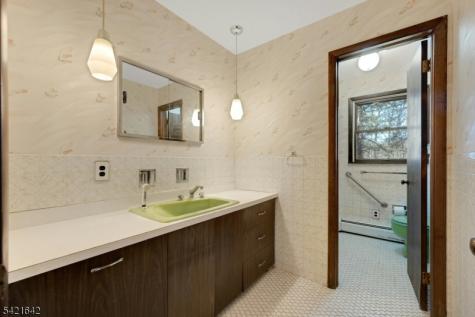 24 Deerhaven Lane Jefferson NJ 07435