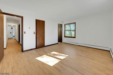 24 Deerhaven Lane Jefferson NJ 07435