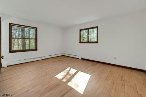24 Deerhaven Lane Jefferson NJ 07435