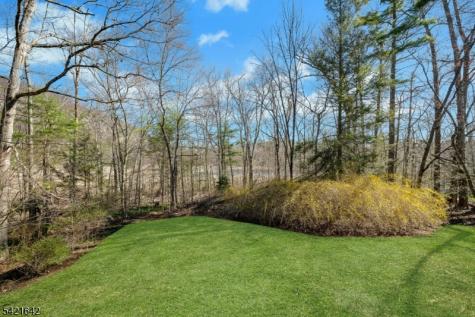 24 Deerhaven Lane Jefferson NJ 07435