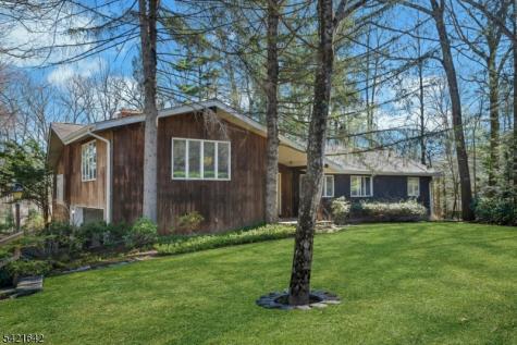 24 Deerhaven Lane Jefferson NJ 07435